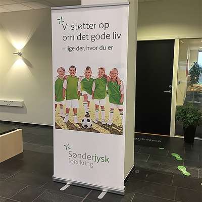 Business Roll-up enkelsidig med 85x220 cm med banderoll och väska
