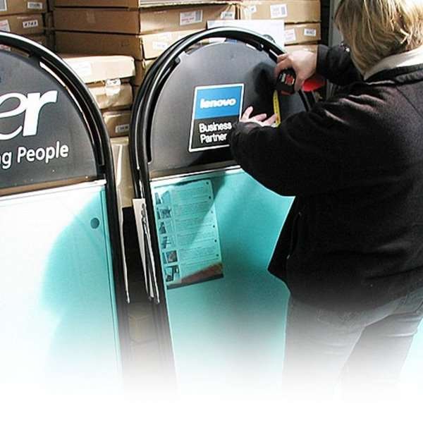 Logotyptryck p&aring; folie inkl. monteringsset med 2 st