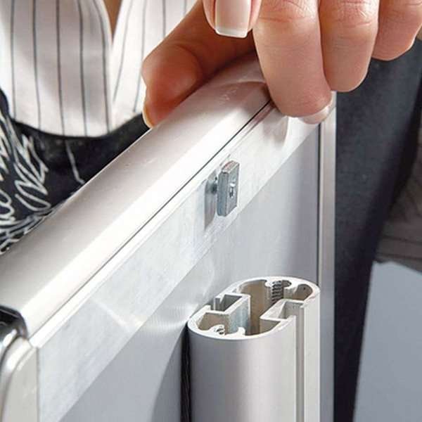 Handdesinfektionsställ med hylla och A4 snäppram