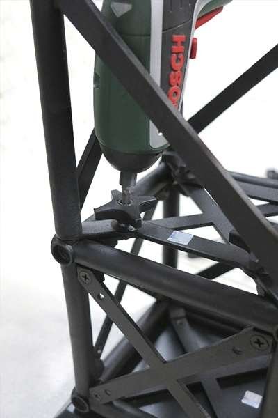 CROWN TRUSS, Broschyrdispenser A4 med beslag - Vit