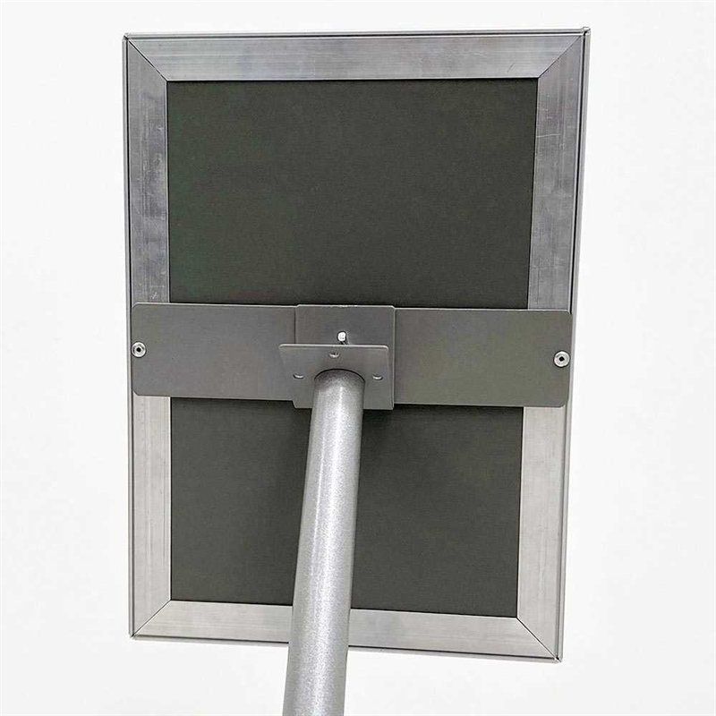 BASIC Infostand A4 - 92mm hög v- snäppramar profil 25mm, silver