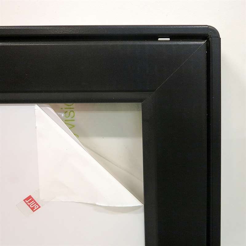 Sort Infobox Magnetisk med lås - 4xA4 - sort