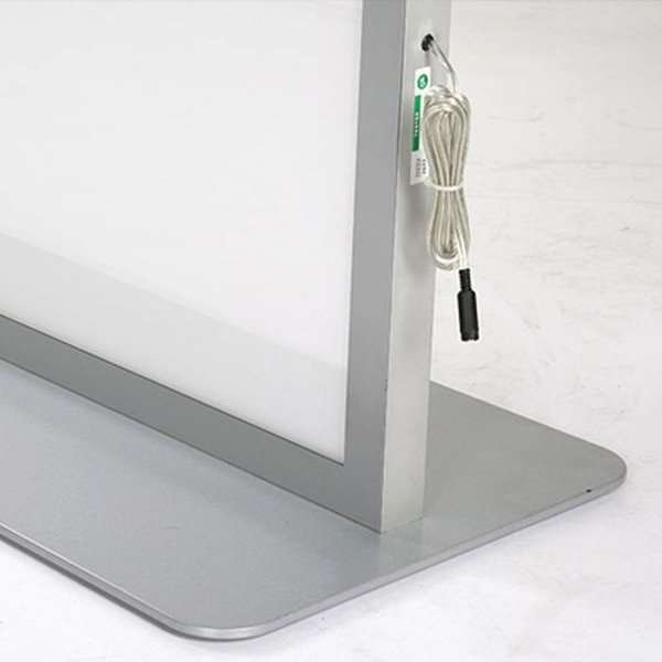 Totem LED display dubbelsidig 59,4 x 168 cm