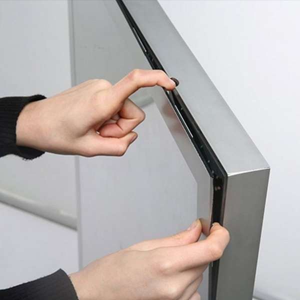 Totem LED display dubbelsidig 59,4 x 168 cm