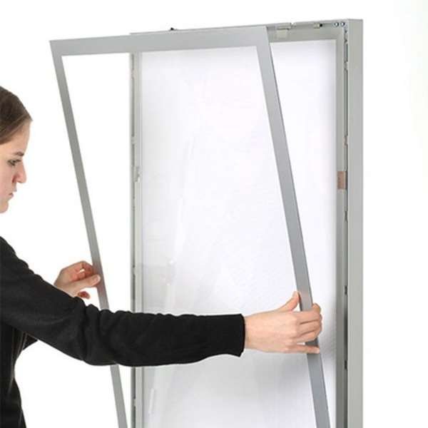 Totem LED display dubbelsidig 59,4 x 168 cm