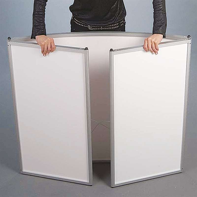 Svängd utställningsdisk med bordsskiva i trälook