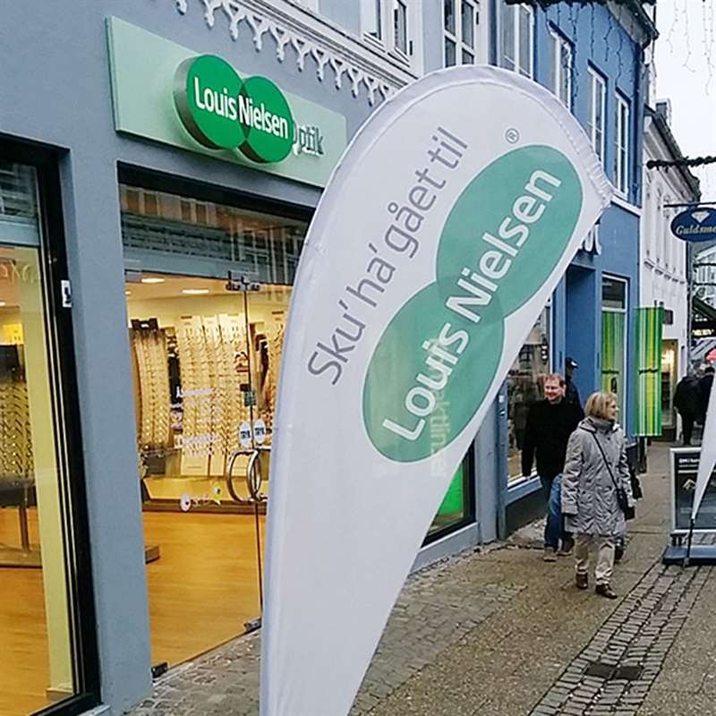 Utomhus Drop-formad Flagga - Stor - inklusive flagga med tryck och svart stång