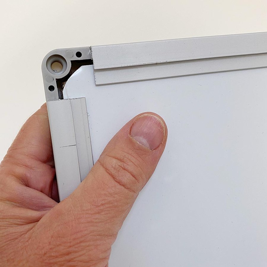 Whiteboard lackerad, 45 x 30 cm, inkl. mikrofiberduk och 6 tuschpennor