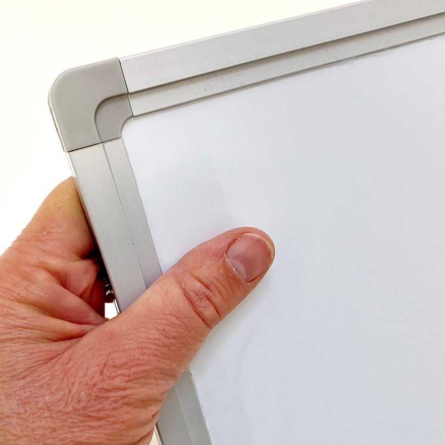 Whiteboard lackerad, 45 x 30 cm, inkl. mikrofiberduk och 6 tuschpennor
