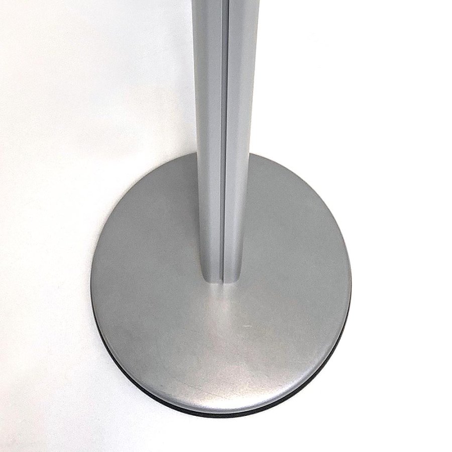 Handdesinfektionsst&auml;ll med automatisk handdesinfektionsautomat och A2 Snap-ram