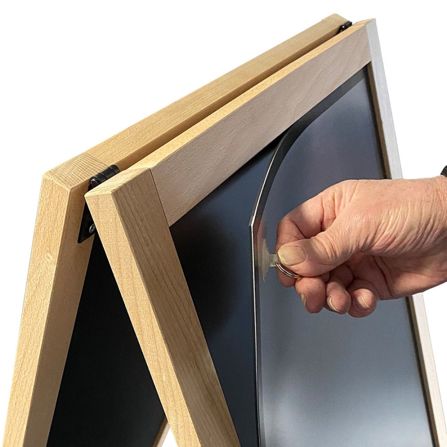 H&ouml;gt griffelst&auml;ll med magnetplast i ljus boktr&auml; 54 x 115 cm