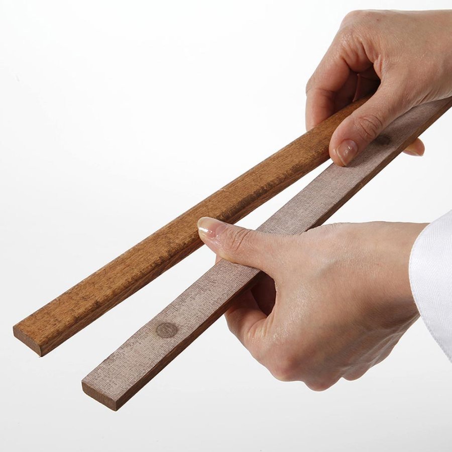 Tr&auml;affischh&auml;ngare i m&ouml;rk bok. affischtavla i tr&auml;, magnetisk - 30cm set