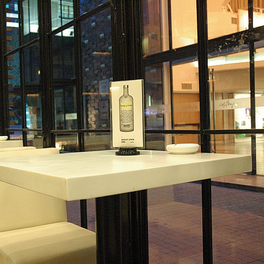 Spin Menust&auml;ll vertikal svart - 2xM65 Flyer - 9,9x21 cm - svart