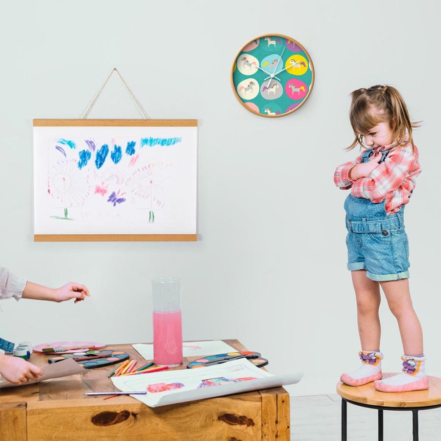 Tr&auml;affischh&auml;ngare i ljus bok. affischtavla i tr&auml;, magnetisk - 60cm set