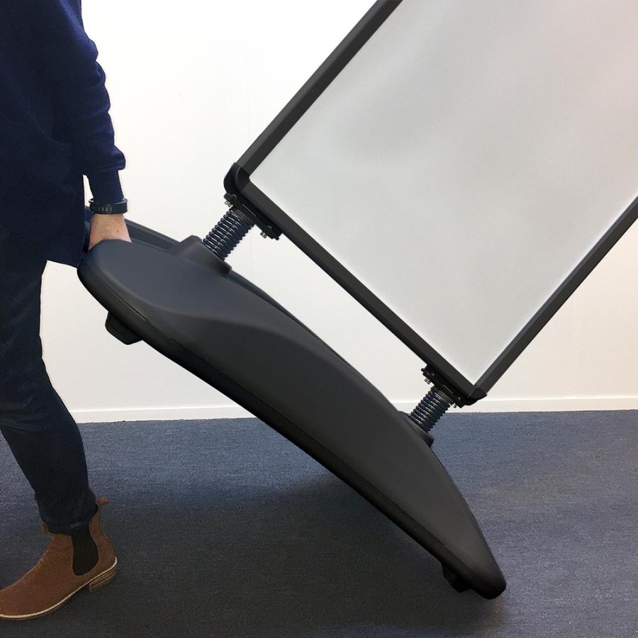 Gatupratare, Wind-Sign Waterbase Basic, 32 mm, Svart, B1 - 70 x 100 cm