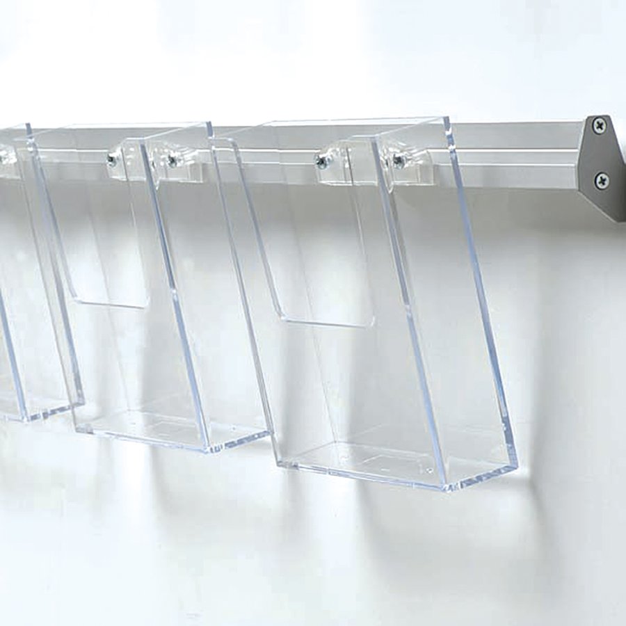 Broschyrh&aring;llare f&ouml;r v&auml;gg, aluminiumlist med 3 st. M65 akrylh&aring;llare