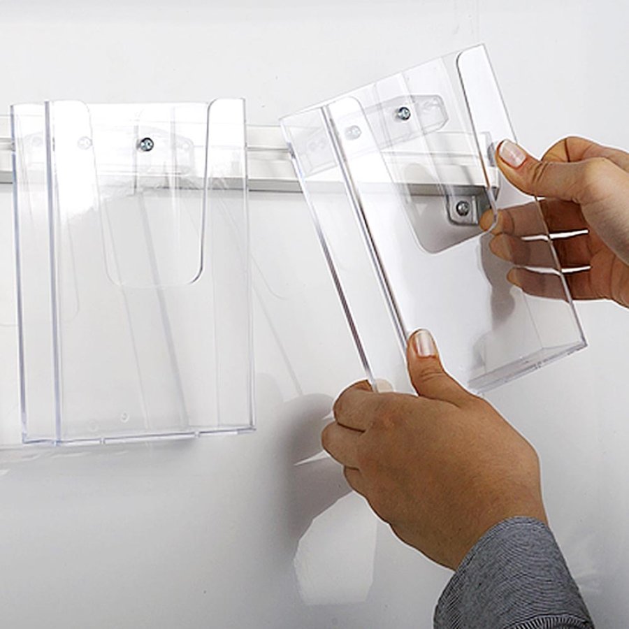 Broschyrh&aring;llare f&ouml;r v&auml;gg, aluminiumskena med 2 st. A5 akrylh&aring;llare