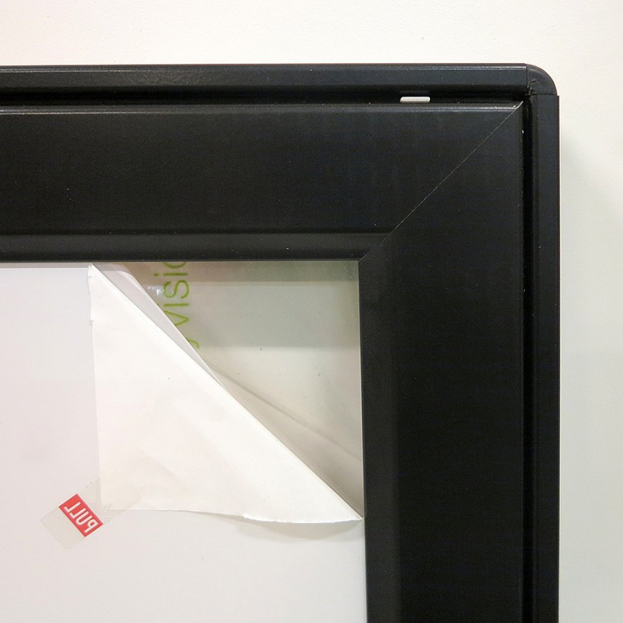 Sort Infobox Magnetisk med l&aring;s - 4xA4 - sort