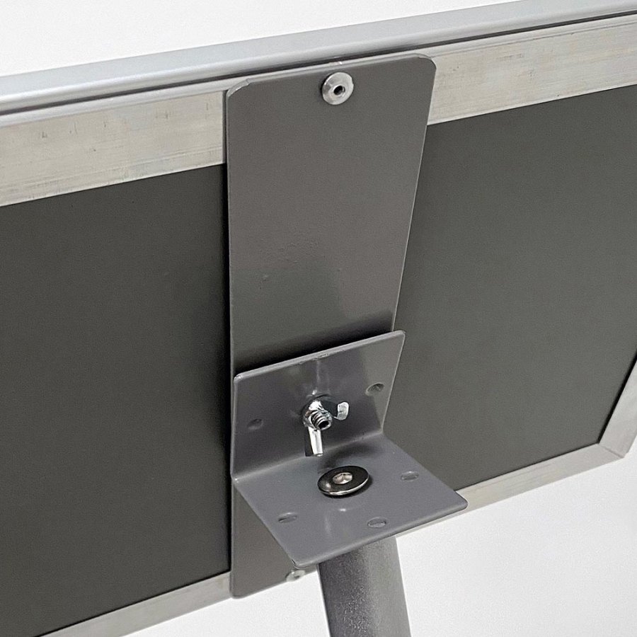 BASIC Infostand A4 - 92mm h&ouml;g v- sn&auml;ppramar profil 25mm, silver