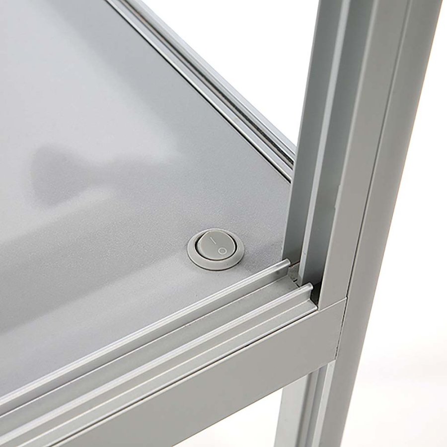 Showcase Desk Duo, alu/silver, glasmonter med LED-ljus och l&aring;s