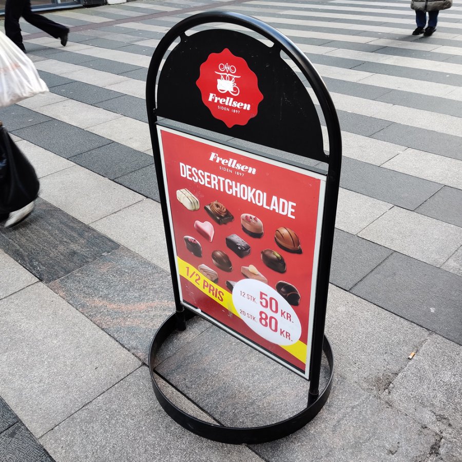 Gatupratare Gotik Circle city sign skyltst&auml;ll , A1, svart