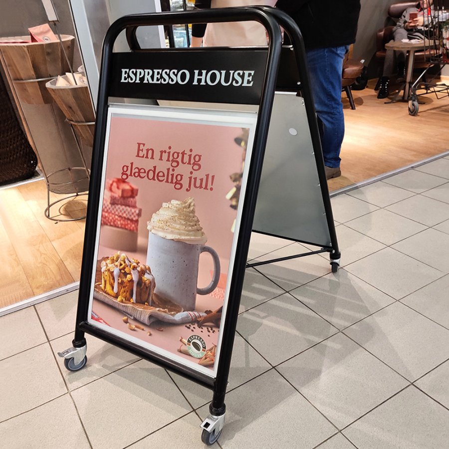 Expo Sign Lux Gatupratare med 4 hjul - 50x70cm - svart