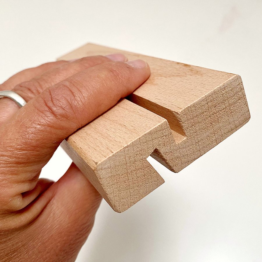 WOOD Block menyh&aring;llare i akryl A6, lodr&auml;t/vinklad
